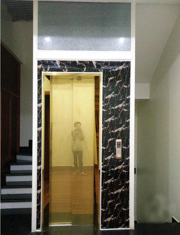 Cửa tầng thang máy kính inox
